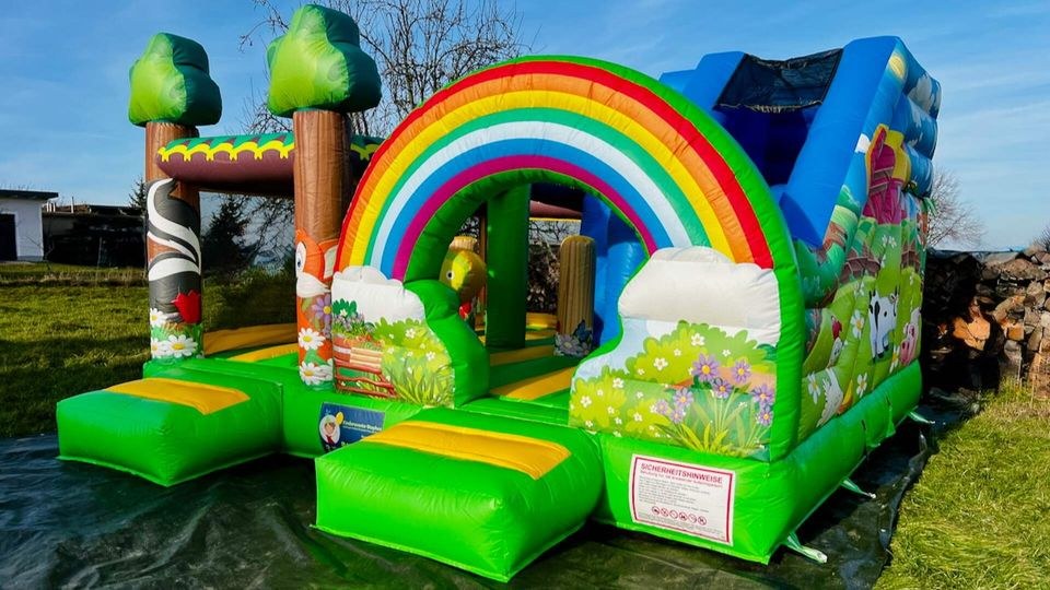 Hüpfburg Farm Life Multiplay Rutsche mieten in Crostwitz