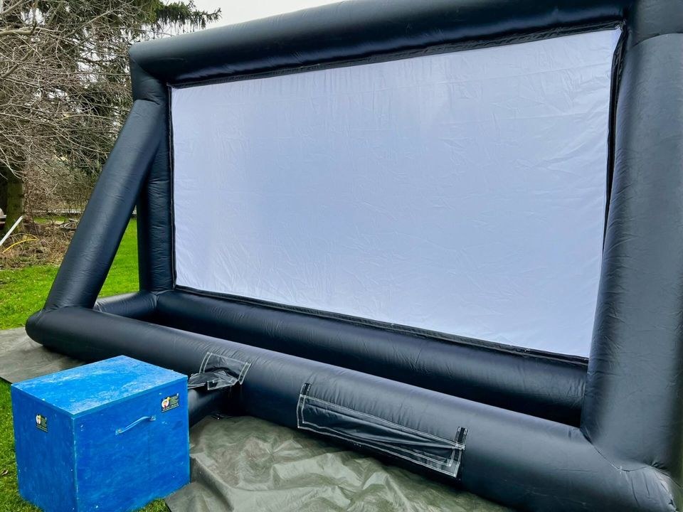 Aufblasbare XL Leinwand Beamer 4K mieten in Crostwitz – 2
