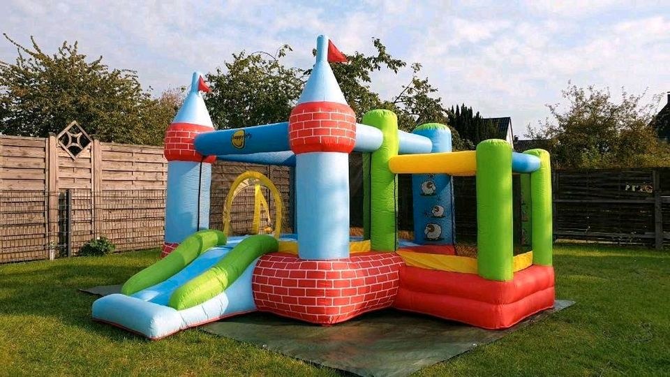Partyzelt Hüpfburg Maskottchen mieten bei Klassen – für jedes Wetter – 4