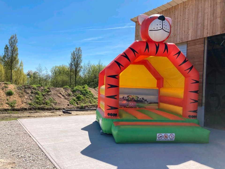 Hüpfburg Tiger mieten bei Kramer Events – Hüpfspaß für jede Feier