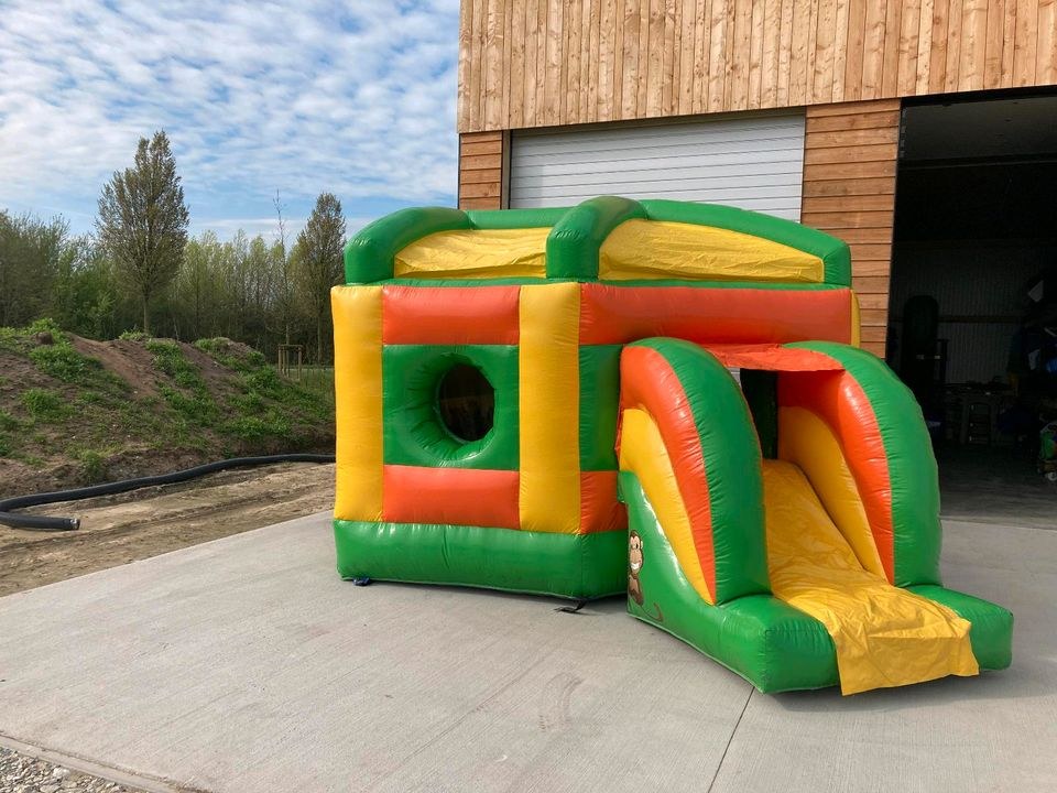 Hüpfburg Dschungelhöhe Rutsche mieten bei Kramer Events