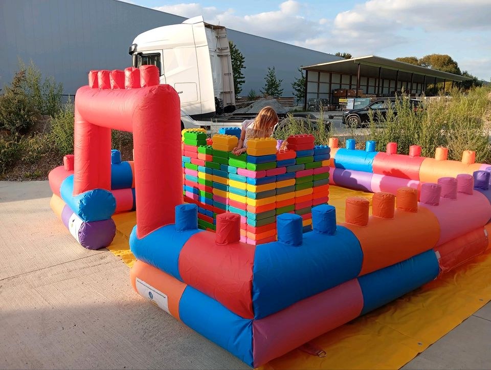 XXL wie Hüpfburg Bausteinen mieten bei Kramer Events