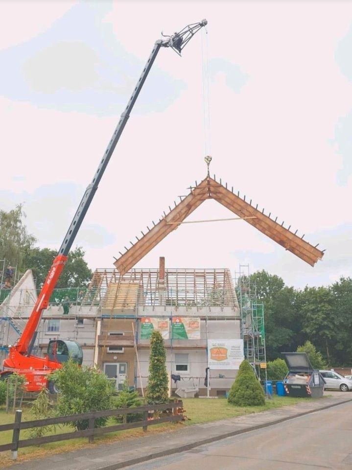 Kran Dachdeckerkran Teleskoplader Roto 6 Tonnen mieten in Blender