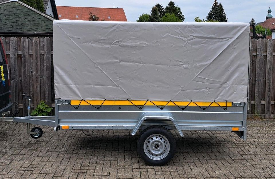 Anhänger 750 kg Plane Ladefläche 265x126 mieten bei Leih-Zeit