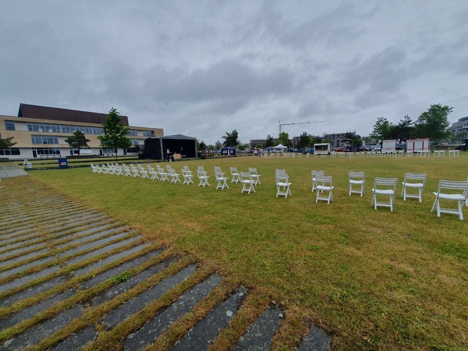 Stühle Eventstühle klappbare Gartenstühle mieten in Ahlefeld-Bistensee