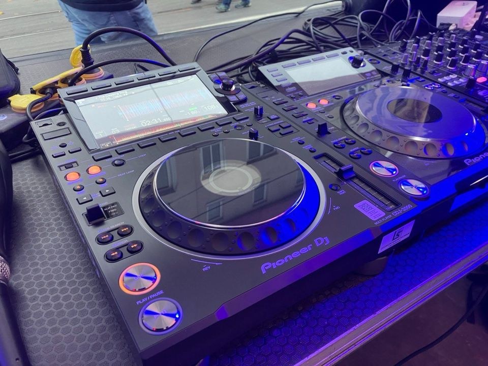 Pioneer DJ CDJ3000 mieten in Kissing – Sound, der ankommt – 2