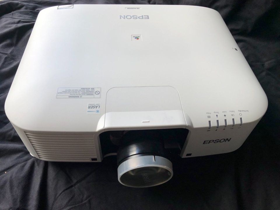 Projektor Beamer Full HD 10.000Lumen Laser mieten in Kissing