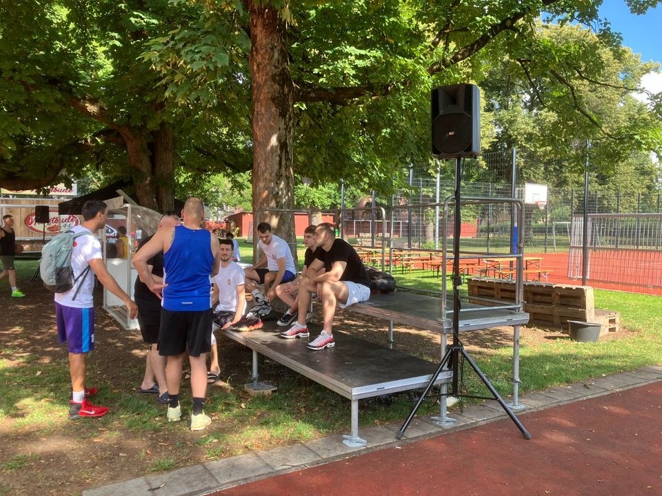 Tribüne Sitzfläche Basketball mieten in Kissing – Spiel & Spaß – 2