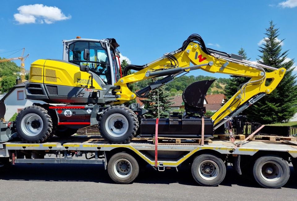Mobilbagger EW100 2 10 t inkl Löffelpaket mieten bei LLS Mietpark