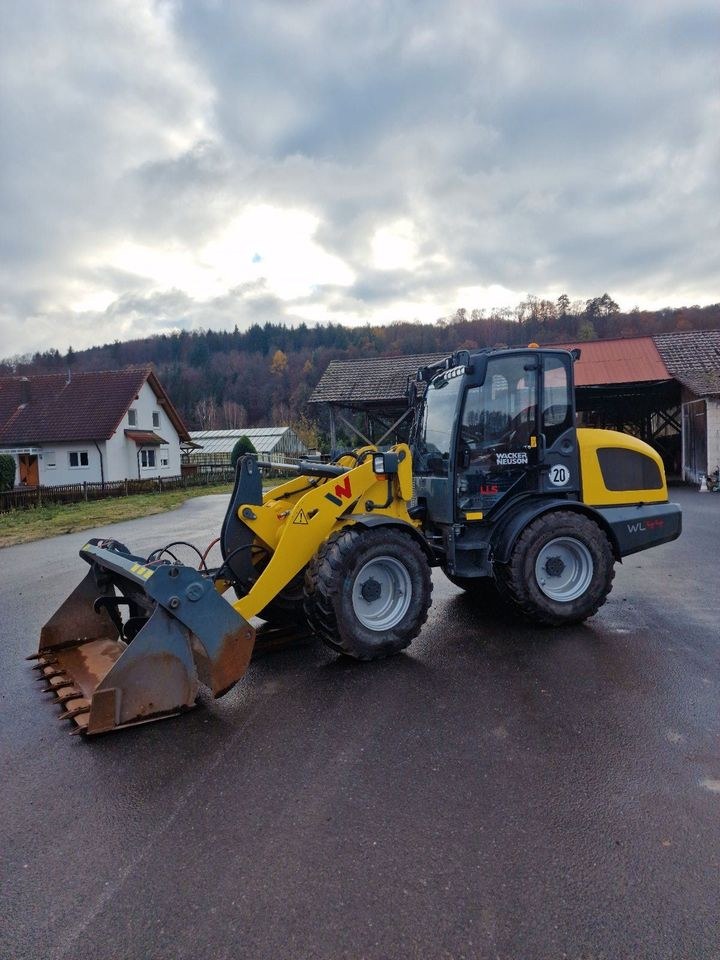 Radlader WL44 Knickgelenk mieten bei LLS Mietpark