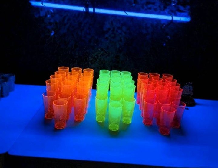 Partybecher Neonbecher mieten in Dillingen (Donau) – für alle Gäste – 4