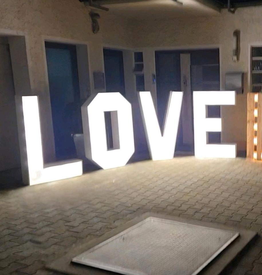 LOVE Letter XXL Buchstaben mieten in Dillingen (Donau)