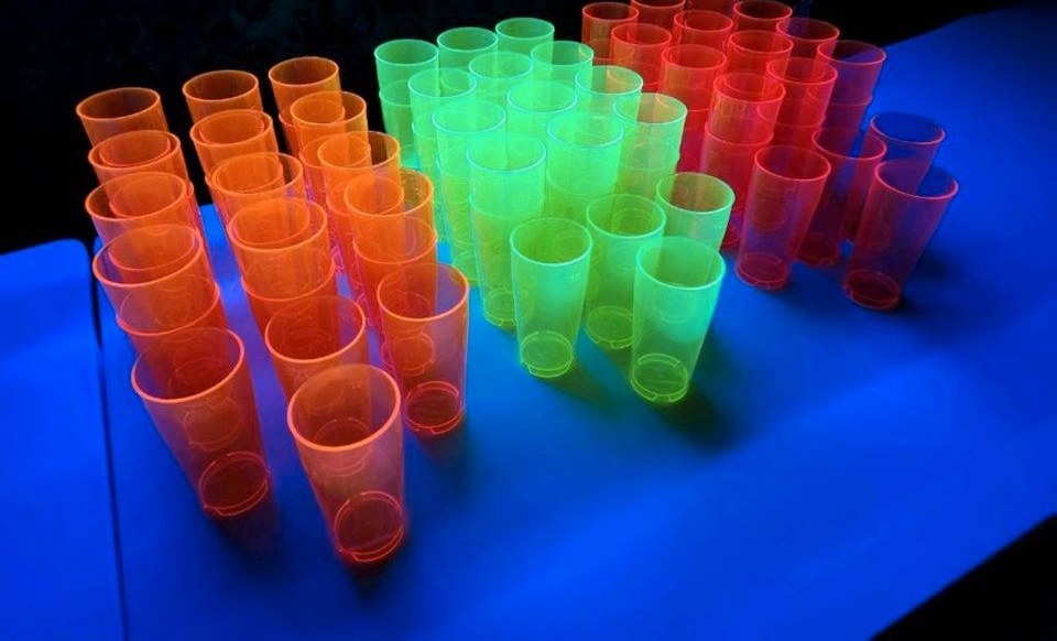 Partybecher Neonbecher mieten in Dillingen (Donau) – für alle Gäste