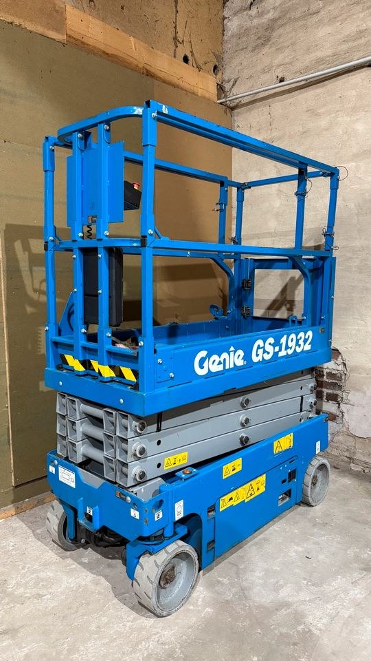 Scherenarbeitsbühne Genie GS 1932 inkl Anhänger mieten bei M&M Event