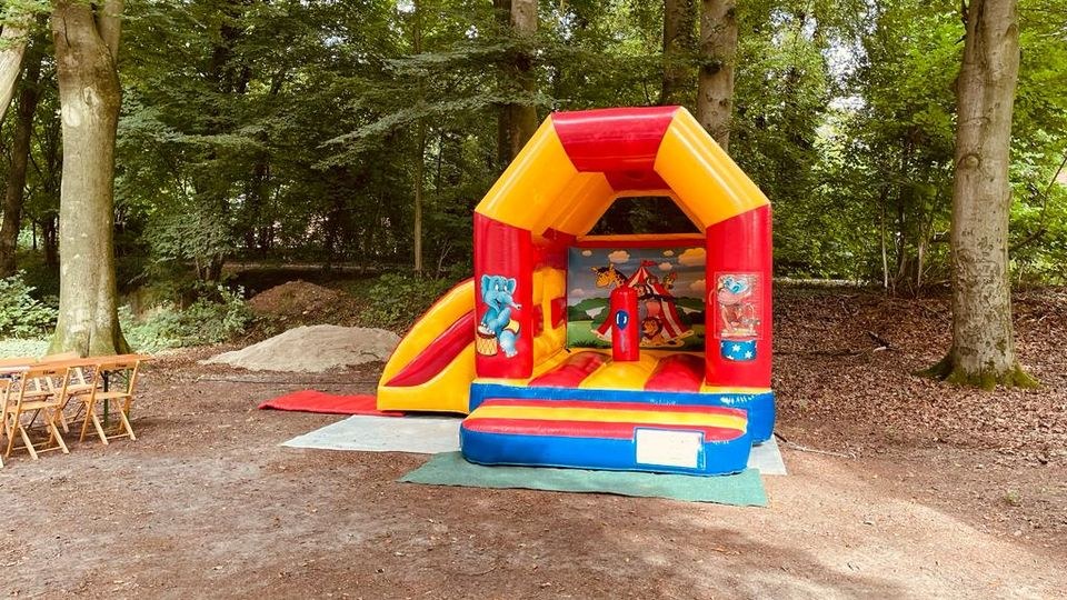 Hüpfburg Zirkus mieten bei M&M Event – Hüpfspaß für jede Feier – 4