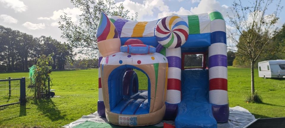 Hüpfburg Candyland mieten bei M&M Event – Hüpfspaß für jede Feier – 2