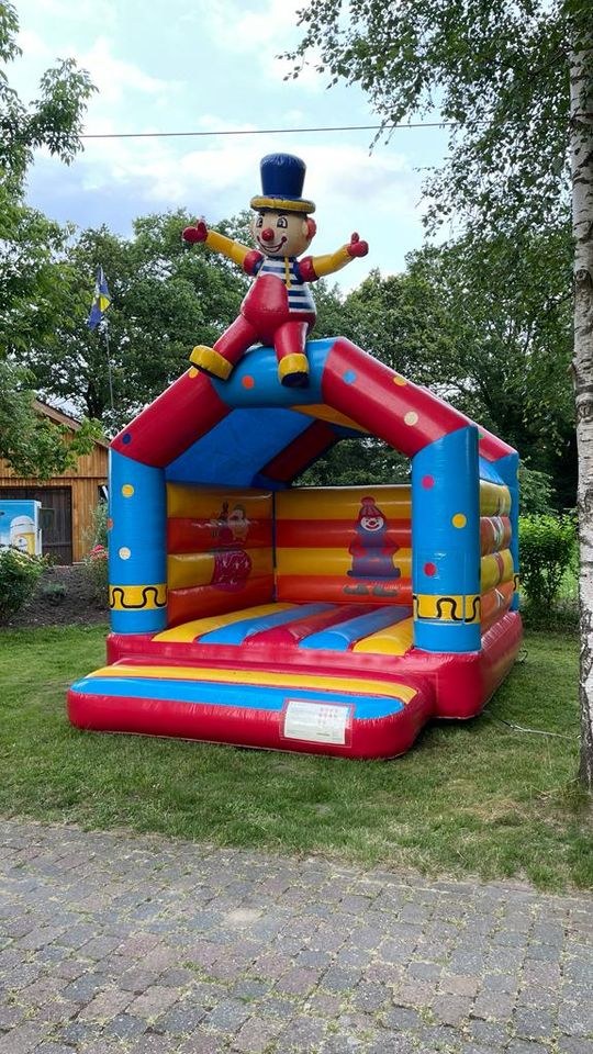 Hüpfburg Clown mieten bei M&M Event – Hüpfspaß für jede Feier
