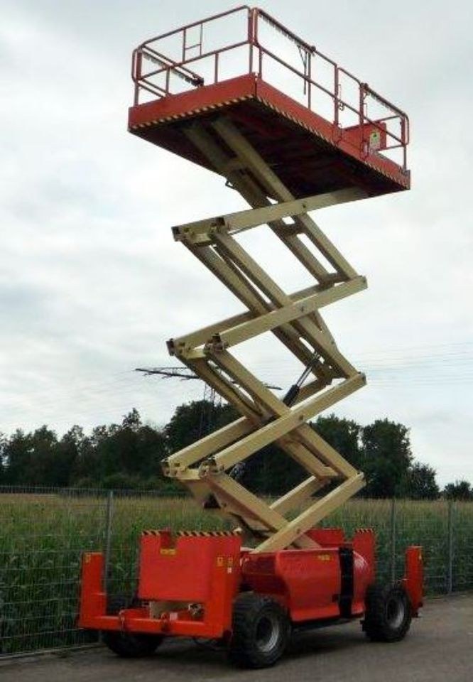 Dieselbetriebene Scherearbeitsbühne mieten in Lahr (Schwarzwald) – 3