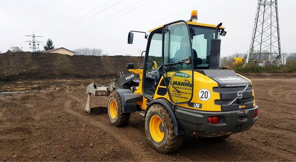 Radlader Volvo L25F mieten bei Mann Baumaschinen Rechtsform
