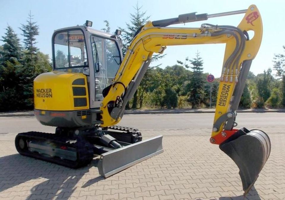 Minibagger 3,7Bagger mieten bei Mann Baumaschinen Rechtsform