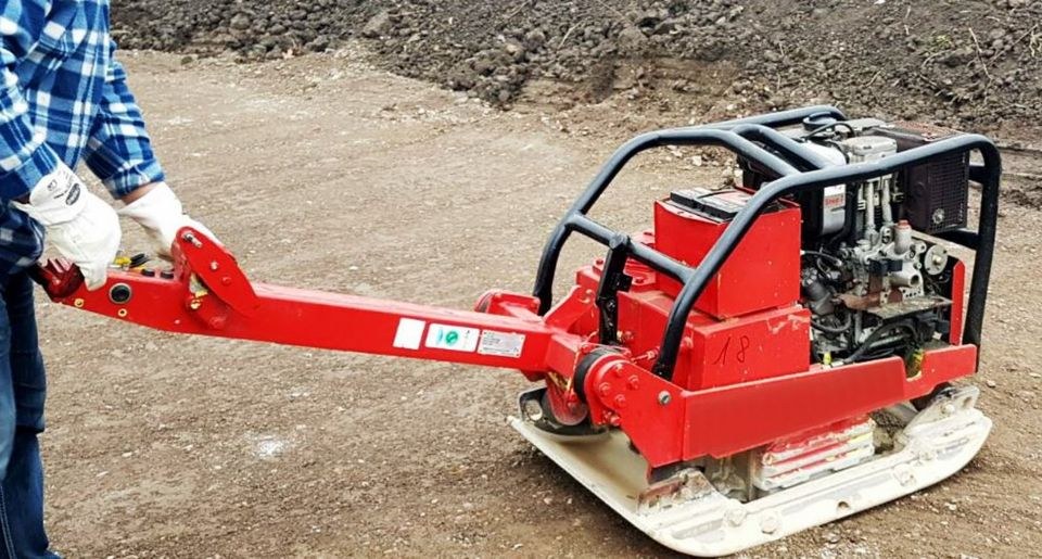 Rüttelplatte 687 kg Rüttler mieten bei Mann Baumaschinen Rechtsform