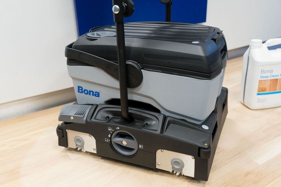 Bodenreinigungsmaschine Bona PowerScubber mieten in Gevelsberg – 2