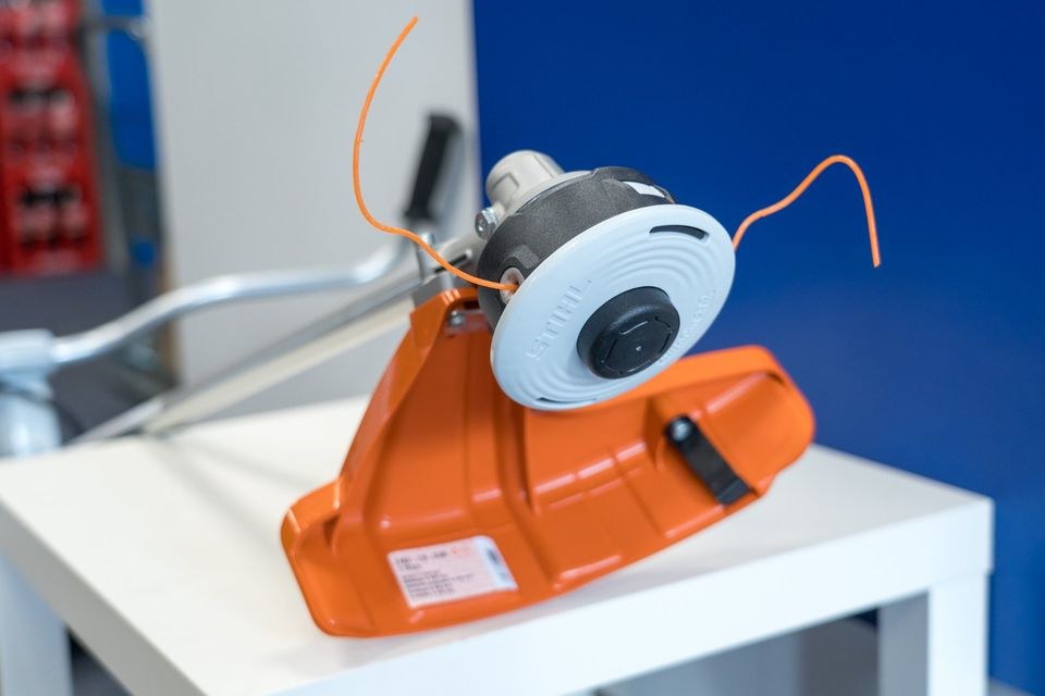 Stihl Akku Freischneider Motorsense Rasentrimmer mieten in Gevelsberg – 4