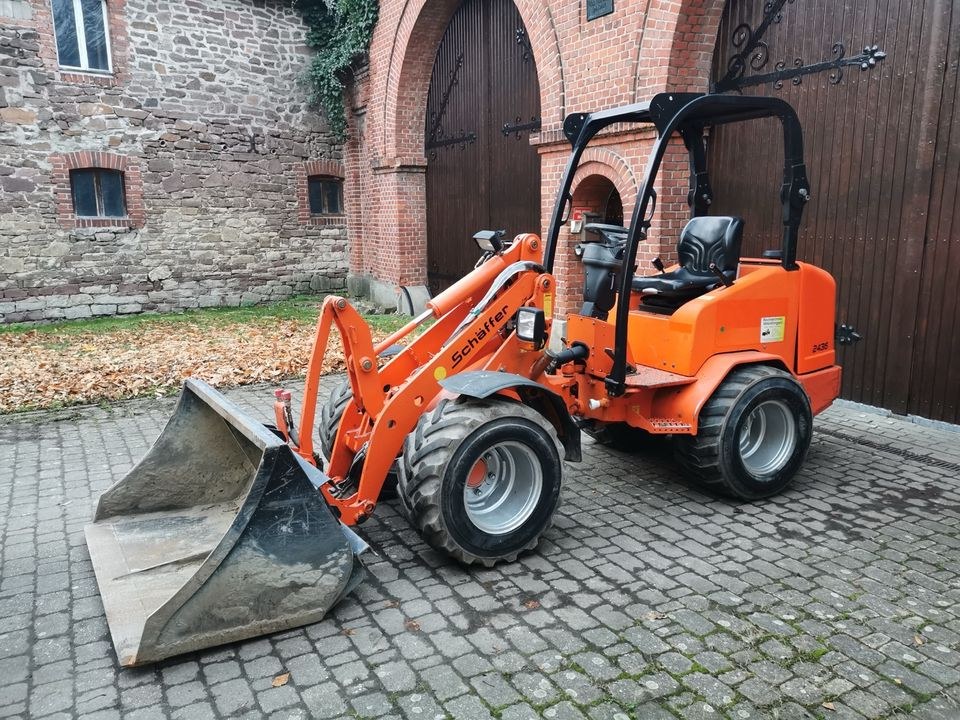 Radlader Hoflader Schäffer 2436 mieten in Everingen