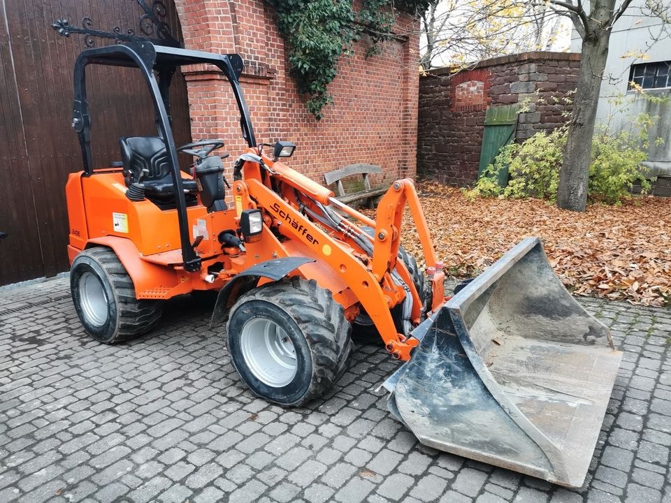 Radlader Hoflader Schäffer 2436 mieten in Everingen – 2