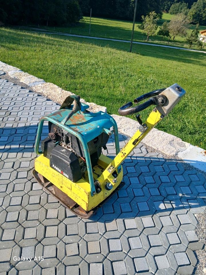Rüttelplatte Ammann AVP 3020 200kg mieten in Anger