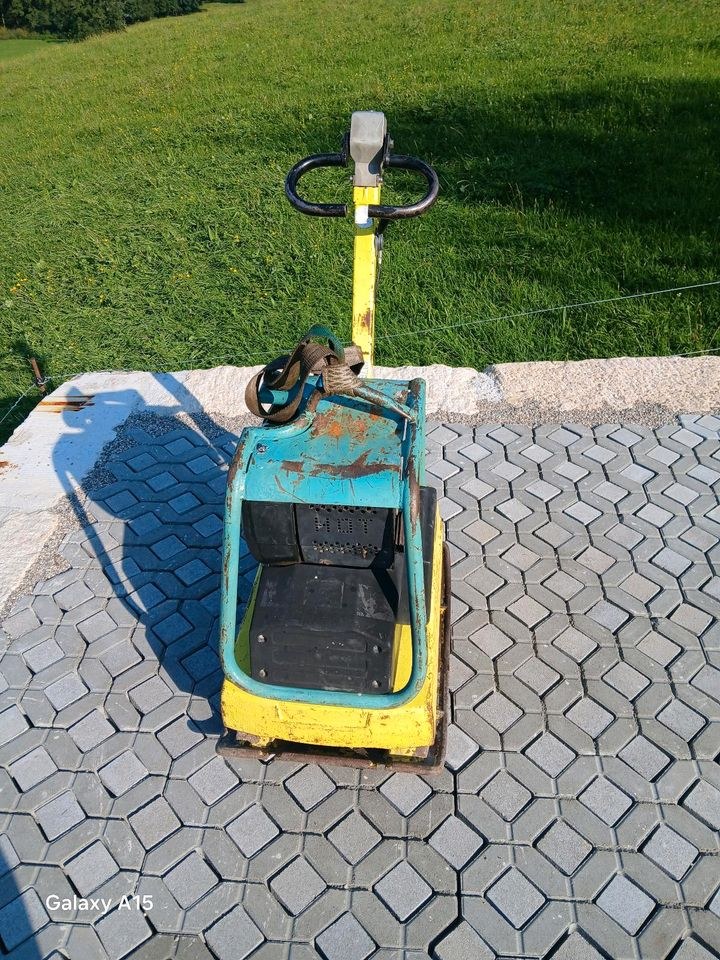 Rüttelplatte Ammann AVP 3020 200kg mieten in Anger – 3