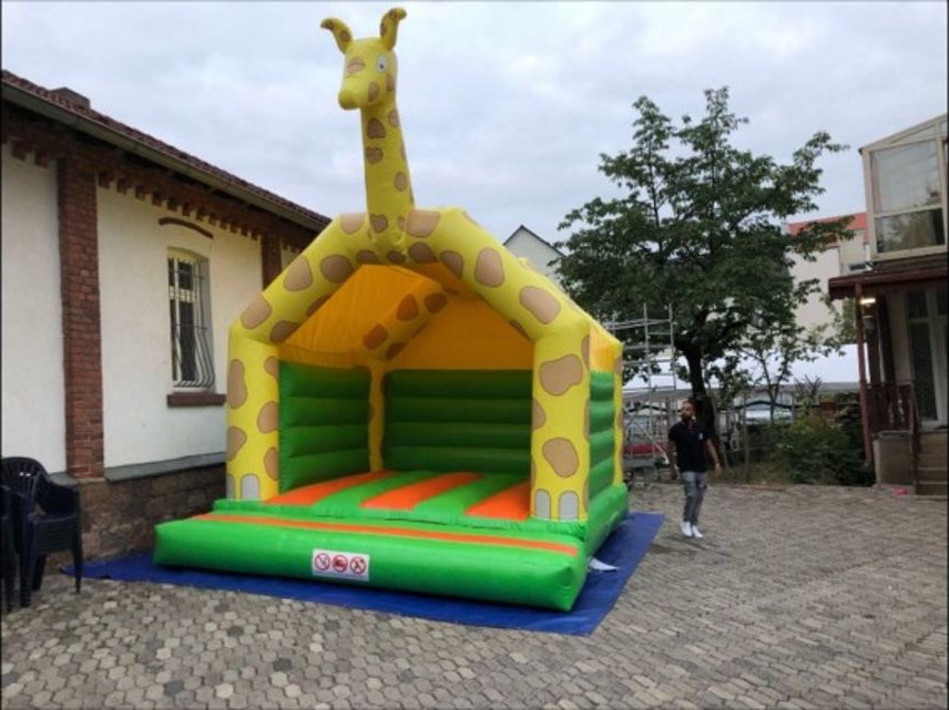 Giraffen Hüpfburg mieten bei hüpf24 – Hüpfspaß für jede Feier