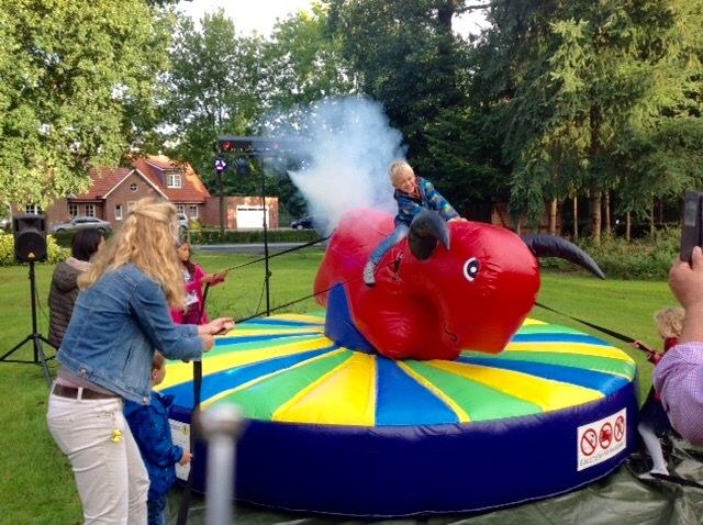 Kinderbullriding Rodeo Hüpfburg Bullriding mieten bei hüpf24 – 2