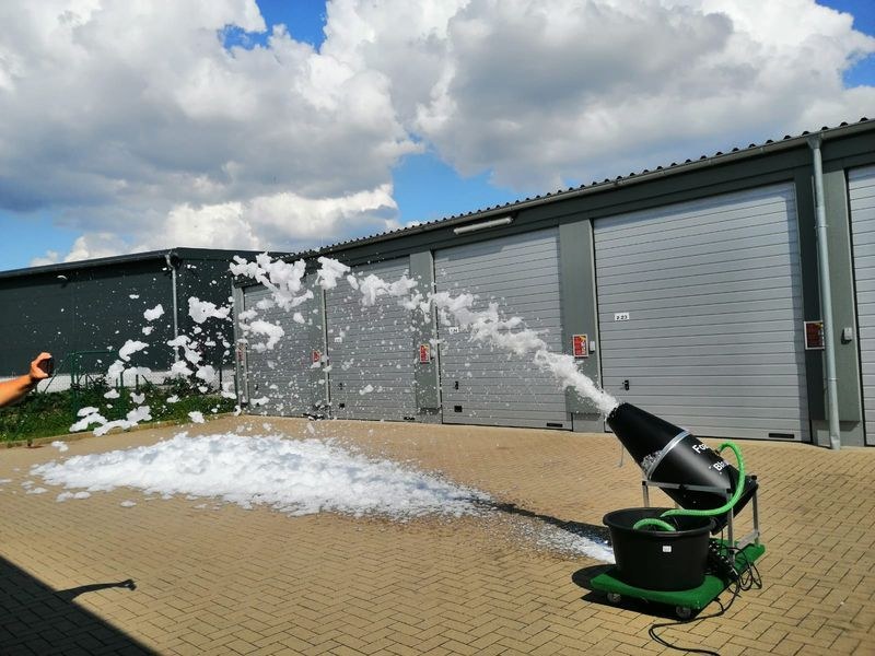 Schaumkanone Schaummaschine Ibiza no Hüpfburg mieten bei hüpf24