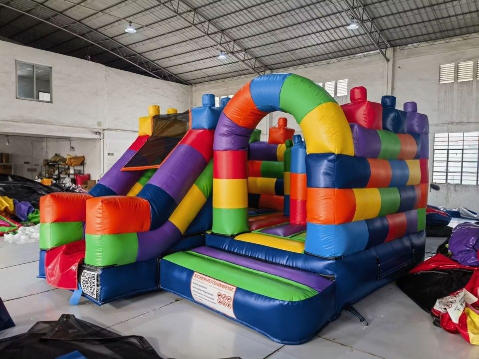 Blocks Hüpfburg Indoor mieten bei hüpf24 – Hüpfspaß für jede Feier