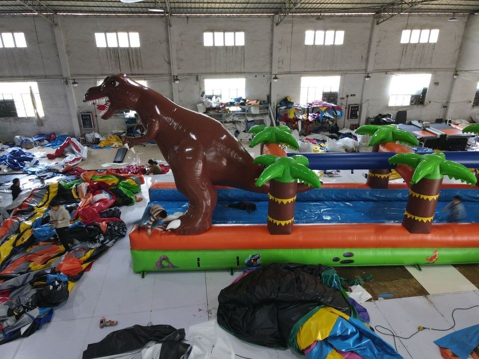 Dino Wasserrrutsche ähnl Hüpfburg mieten bei hüpf24 – 3