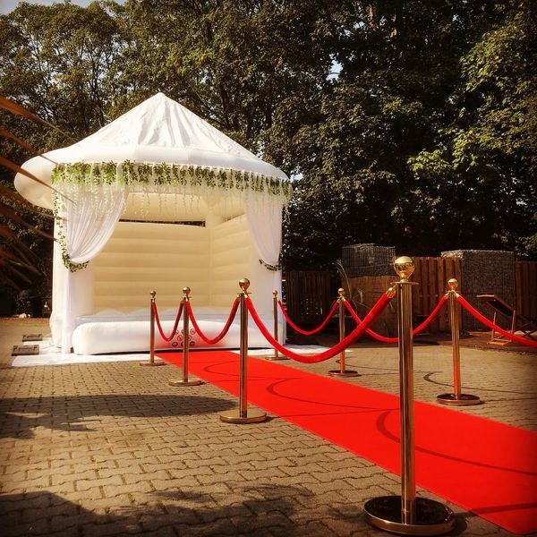 Weddinghüpfburg Hochzeitshüpfburg Hüpfburg mieten bei hüpf24