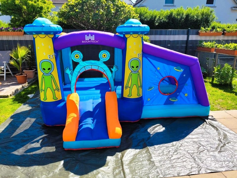 Hüpfburg Alien Bällebad mieten bei M.D. Sunshine Events
