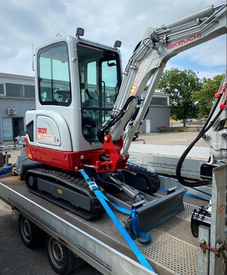 Takeuchi TB225 Minibagger 2,5 Tonnen mieten in Borken – 2