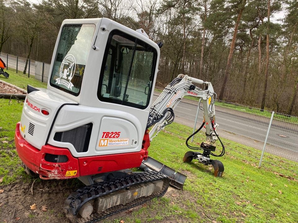 Takeuchi TB225 Minibagger 2,5 Tonnen mieten in Borken – 4