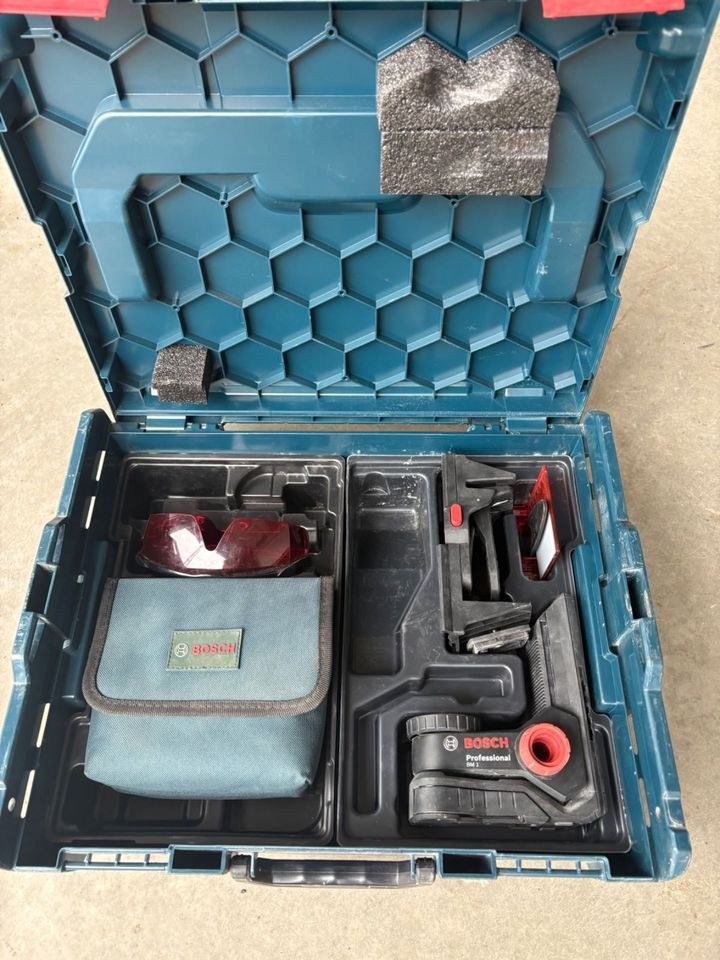 Baulaser Kreuzlinienlaser Stativ zum ausrichten mieten bei MENGTOOLS – 3