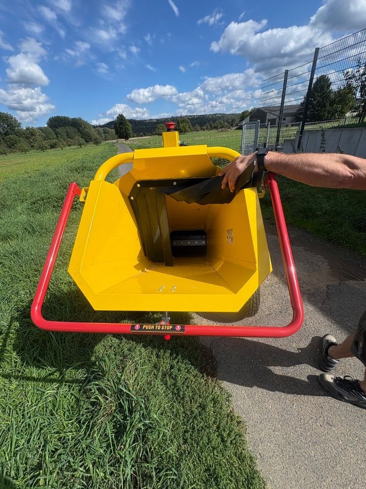 Holzhäcksler Schredder 150mm Astdurchmesser 24h mieten bei MENGTOOLS – 3