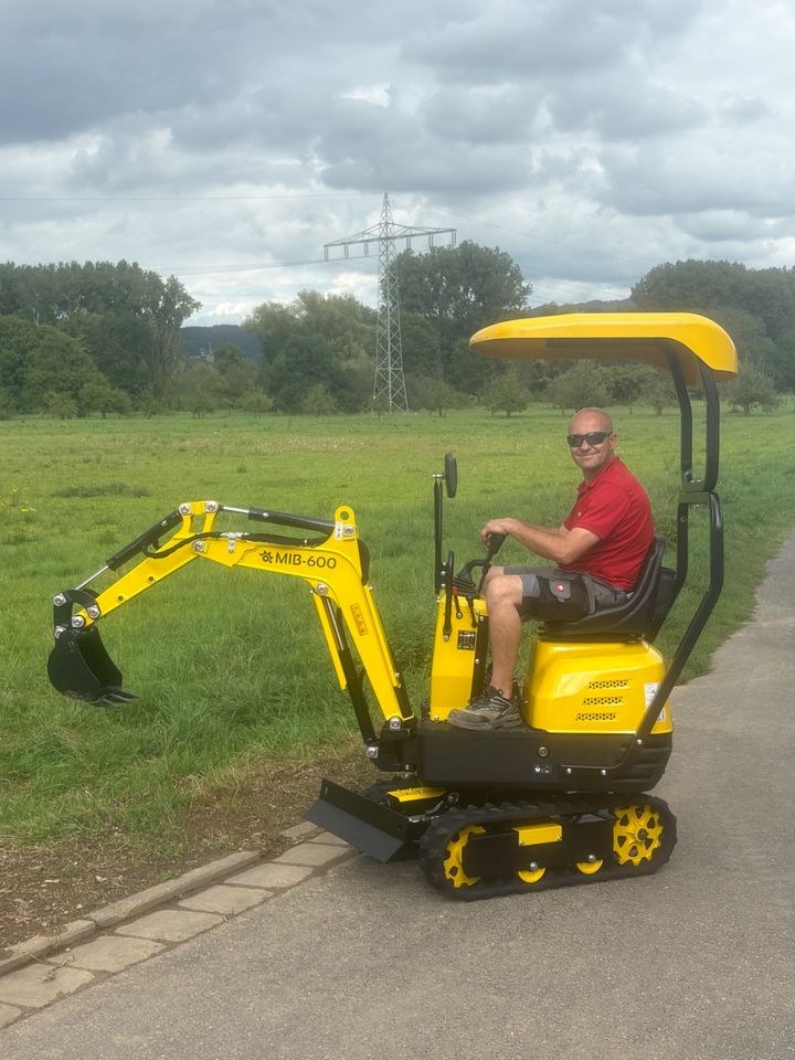 Mikrobagger 600kg BAMATO Minibagger 69cm breit mieten bei MENGTOOLS