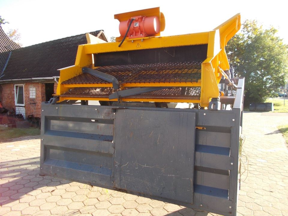Kompaktbagger 2,7T Powertilt mieten bei André Meyer – 3