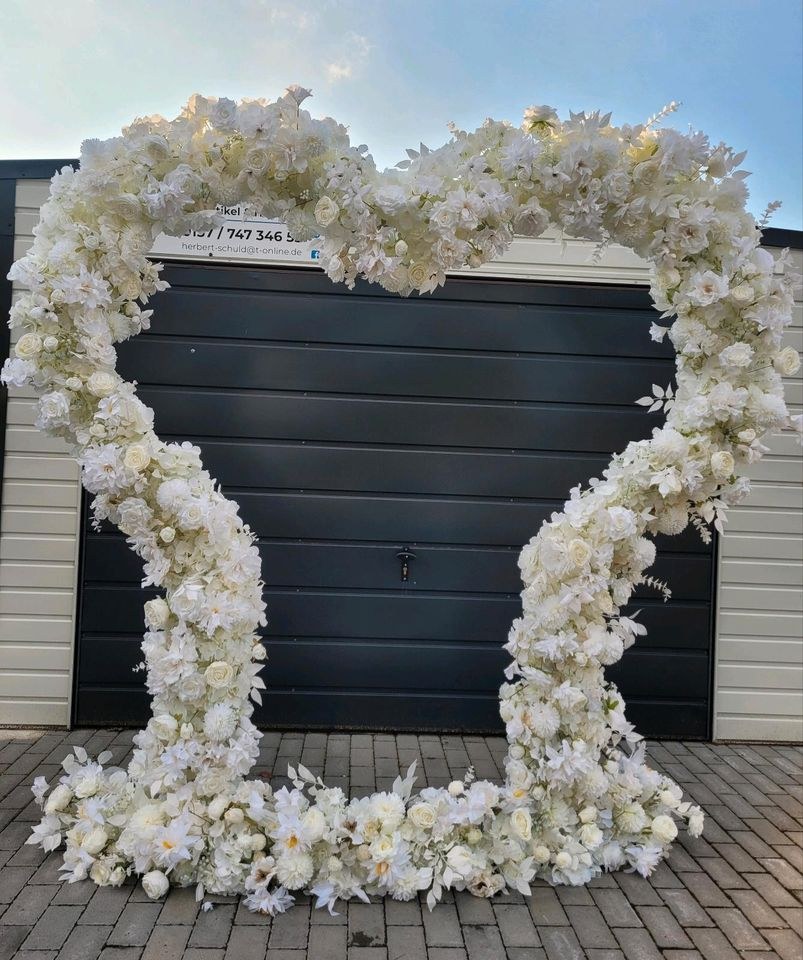 Traubogen Hintergrund mieten bei M.H.Events – für die Hochzeit – 2