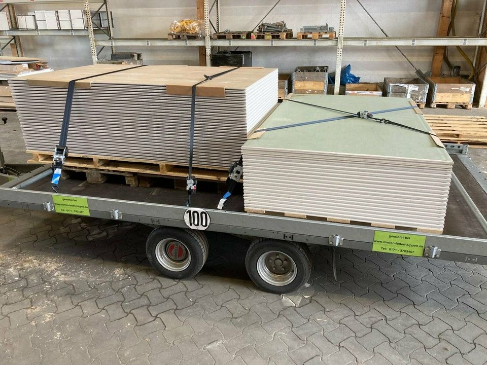 Plattformanhänger 2700Kg mieten in Adendorf – für Umzug & Baumarkt