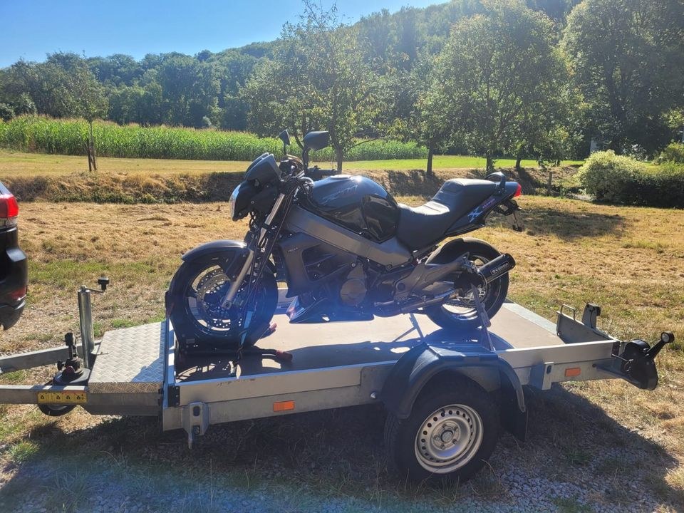 Vezeko Husky F08 Absenkanhänger Motorradanhänger mieten – 2