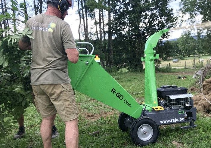Häcksler 13 cm Aststärke Benzin mieten in Ronnenberg