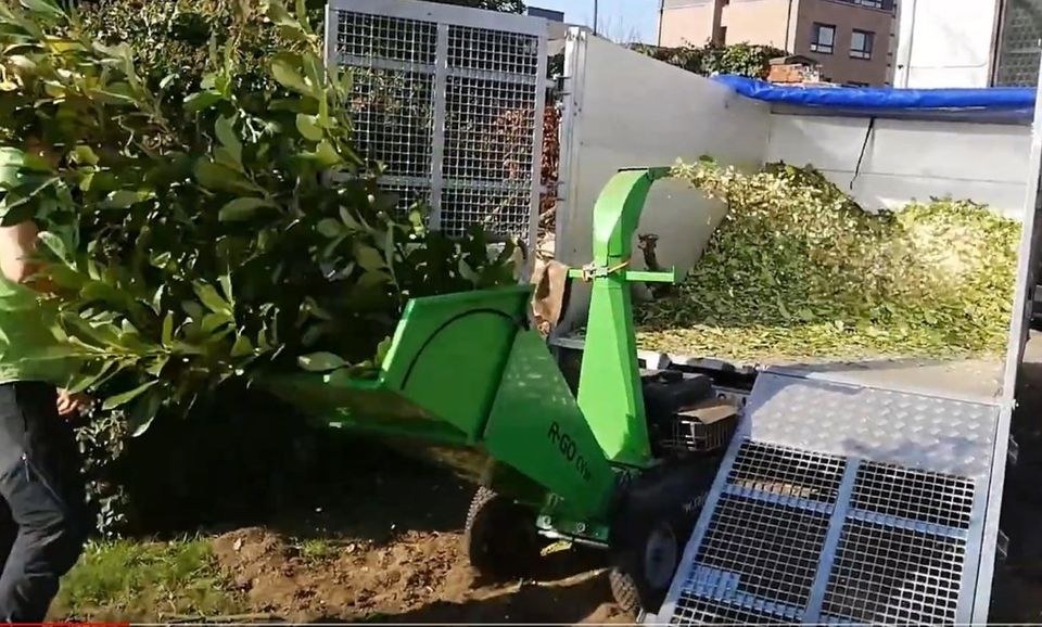 Häcksler 13 cm Aststärke Benzin mieten in Ronnenberg – 3