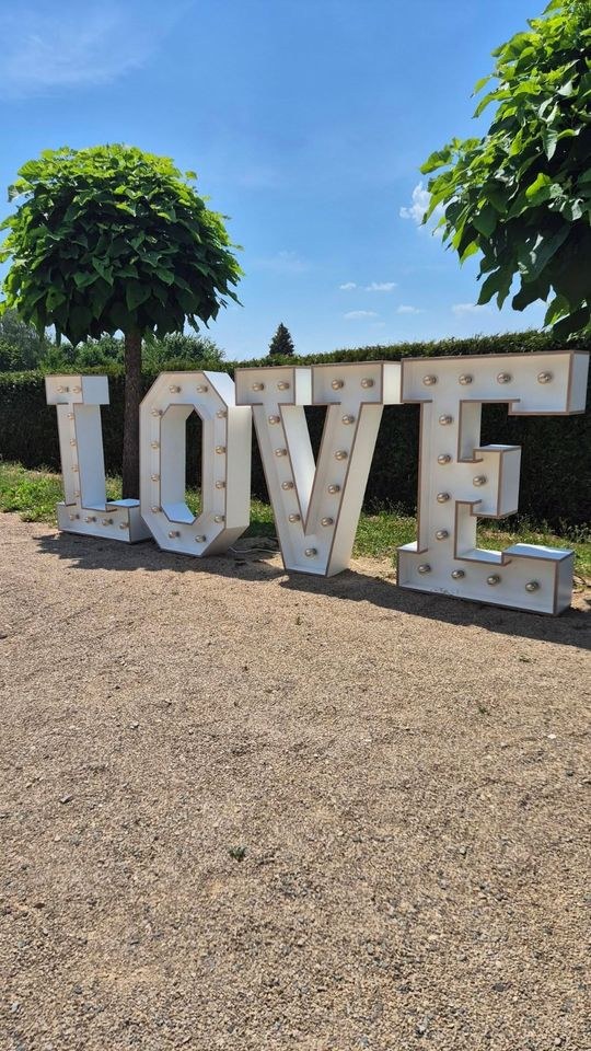 Love Buchstaben Trauung Deko mieten in Eppelborn – für die Hochzeit